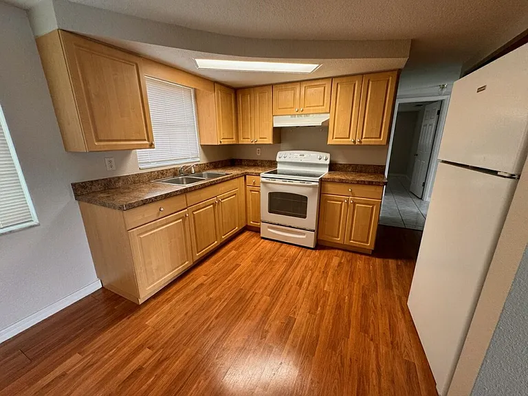 10731 Premier Ave — Photo 6