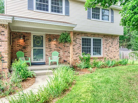 3rd image of 6157 Meadowlark Dr NE