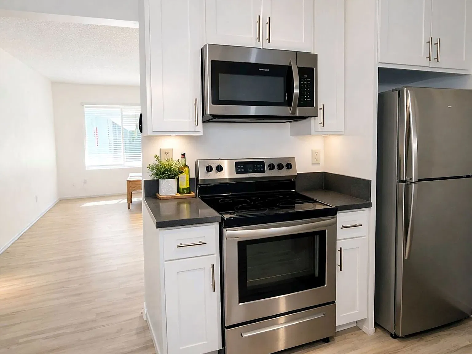 360 Lime Ave — Photo 1