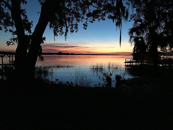 3rd image of 3669 Lakeshore Dr
