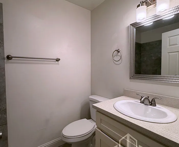 2325 I St #4 — Photo 13