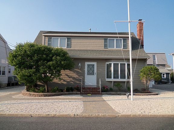 2nd image of 129 E Mac Evoy Ln