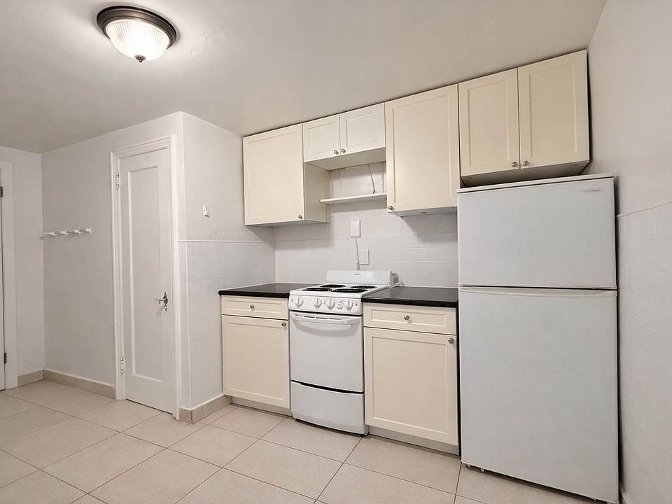 1st image of 2554 42nd St #1