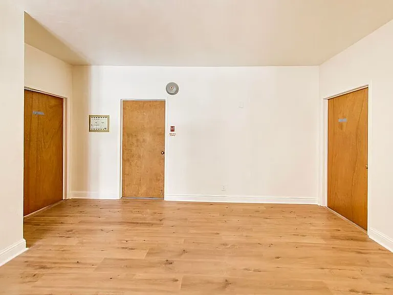 1534 Arch St #2 — Photo 11