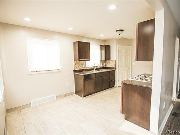 5th image of 15271 Bringard Dr