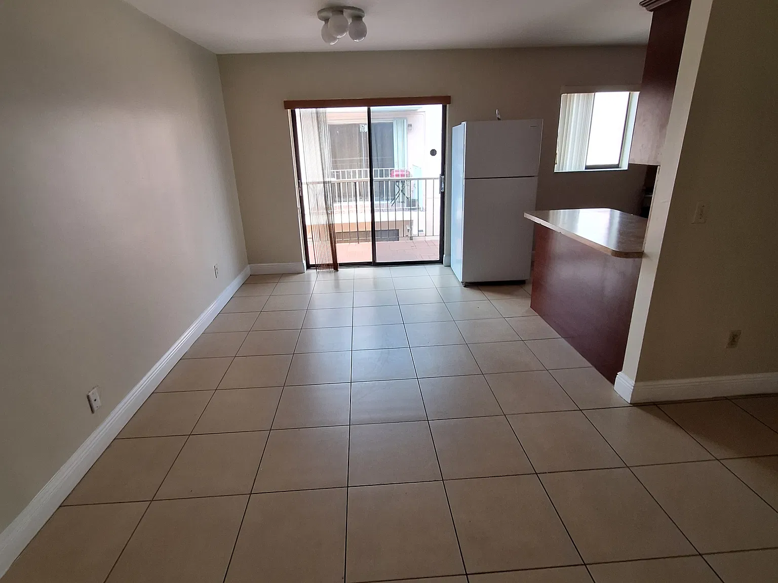 2 bed, 1000 sqft, $2,200 — Photo 3