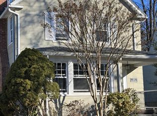 75 Bar Beach Rd, Port Washington, NY 11050