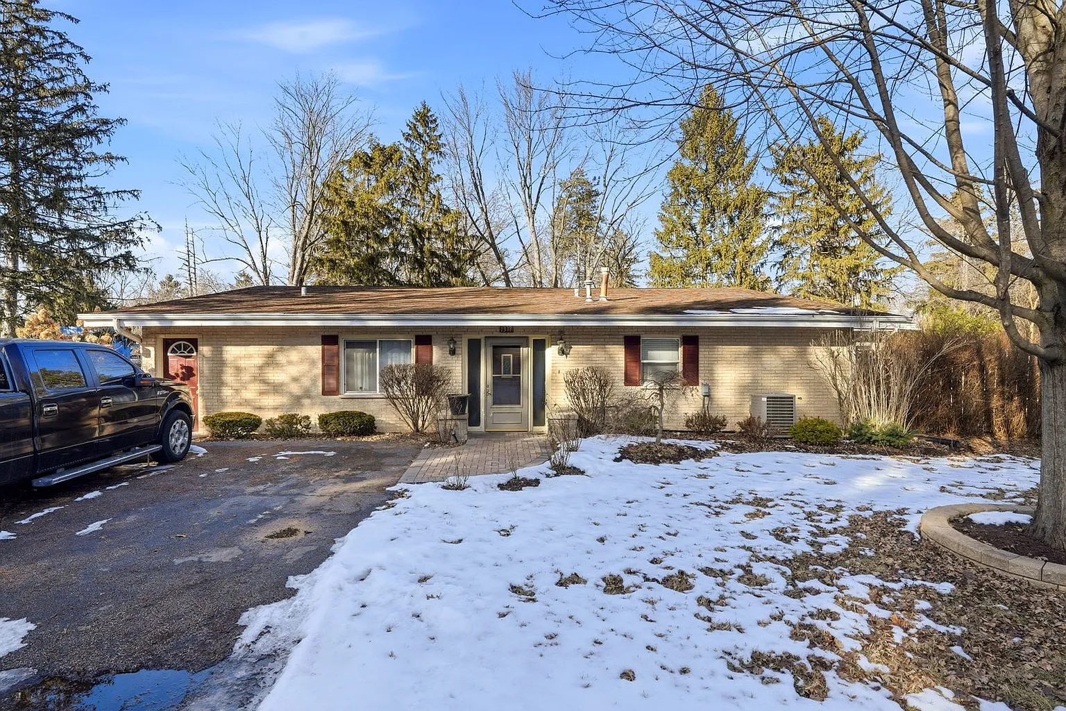 1317 N Cedar Lake Rd photo 1
