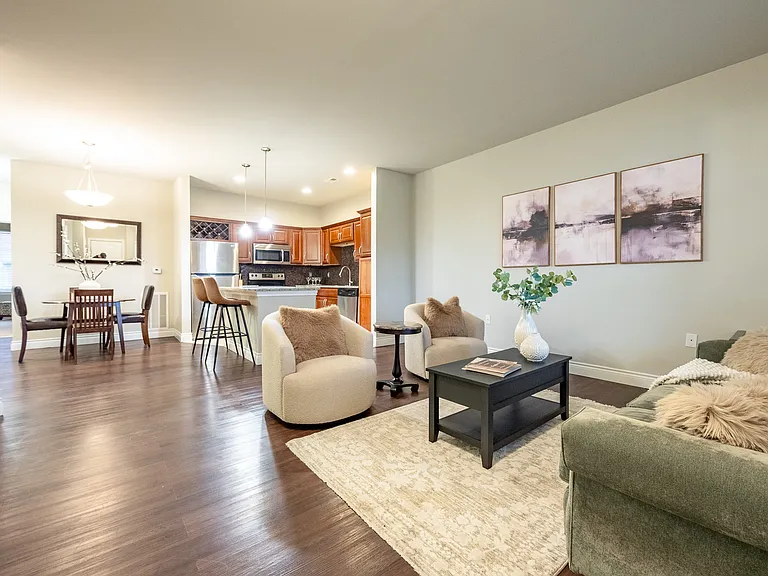 Central Park Apartments — Photo 5
