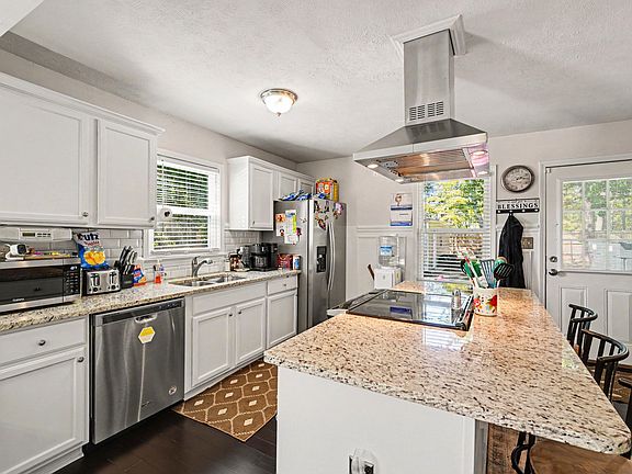 3rd image of 3914 Coventry Rd