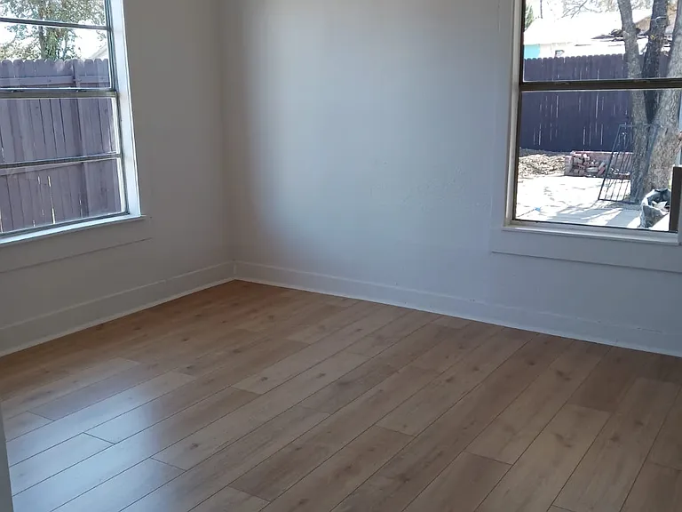 414 W Theo Ave — Photo 10