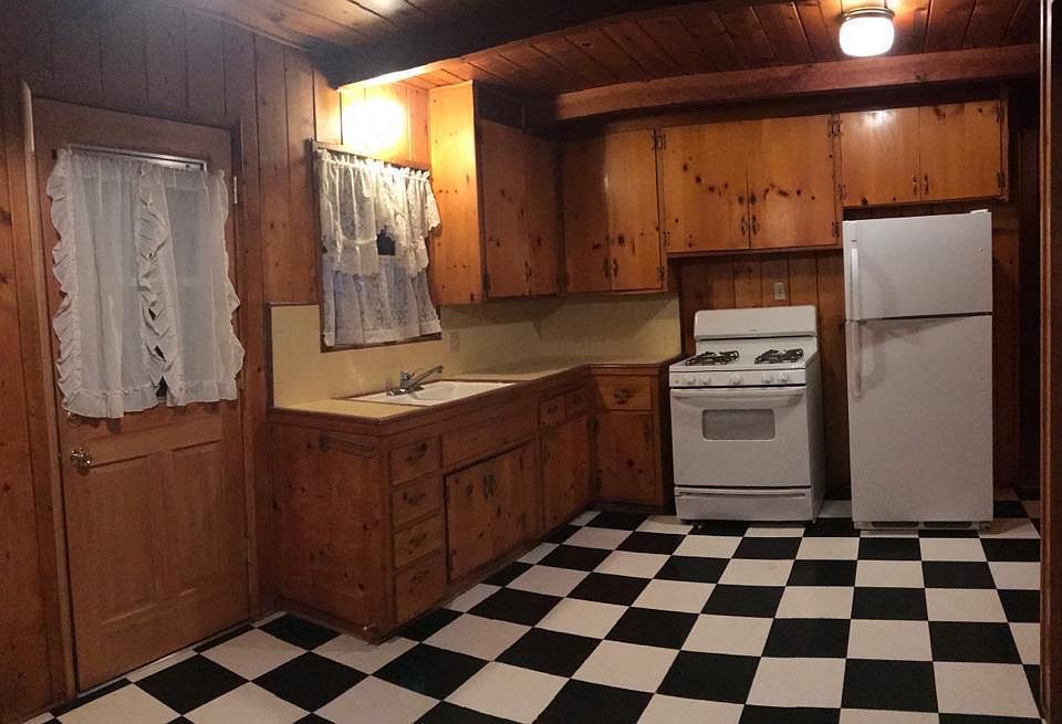 2nd image of 9096 Cedar Rd