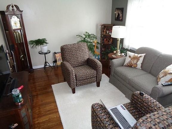 4th image of 1066 Lake Road West Frk
