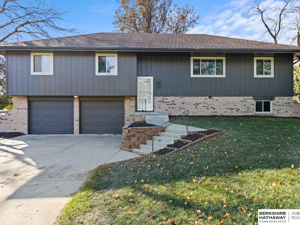 5711 Tucker Cir, Omaha, NE 68152