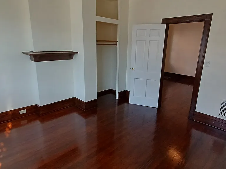 260 Bond St — Photo 15