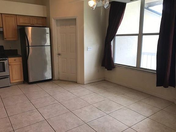 4th image of 4070 SW Balleto St