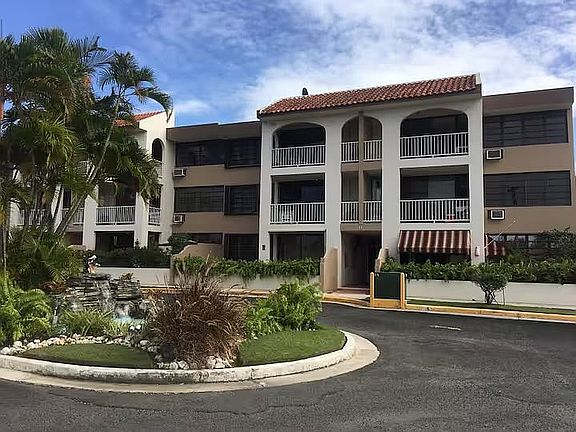 2nd image of 9 Avenida Laguna #D-38