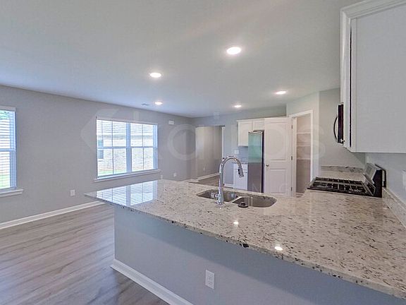 5th image of 661 June St