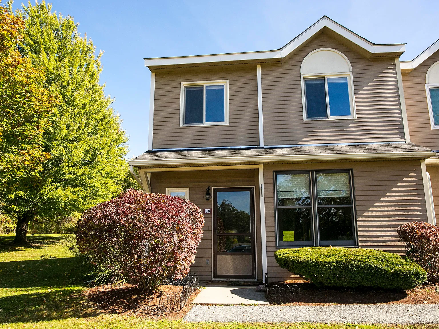 3 bed, 1.5 bath, 1302 sqft, $3,150 — Photo 1