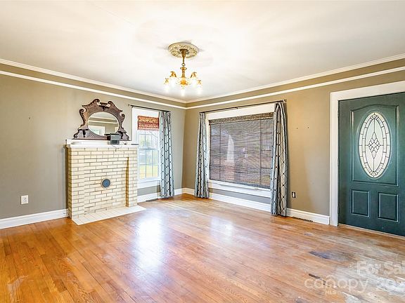 4th image of 112 Lentz St
