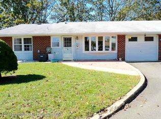 914B Dumbarton Dr, Lakewood, NJ 08701