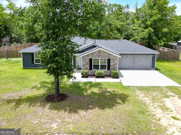 449 Linden Dr, Jesup, GA 31545