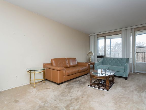 3rd image of 9060 Union Tpke APT 7A