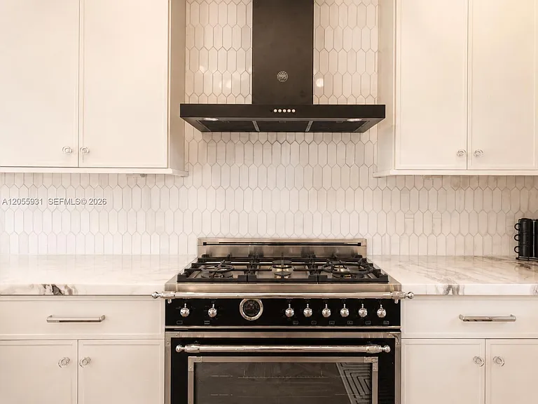 3190 Sheridan Ave — Photo 18