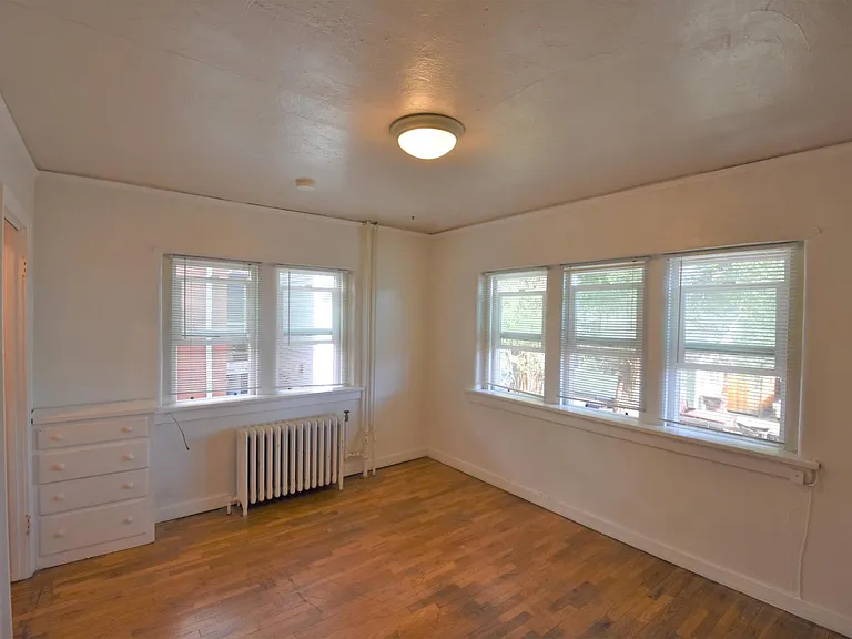 1145 Pennsylvania Ave #4 — Photo 4