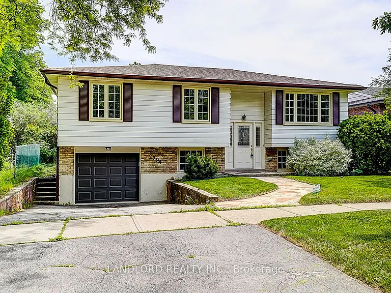 2294 Wyandotte Dr — Photo 2