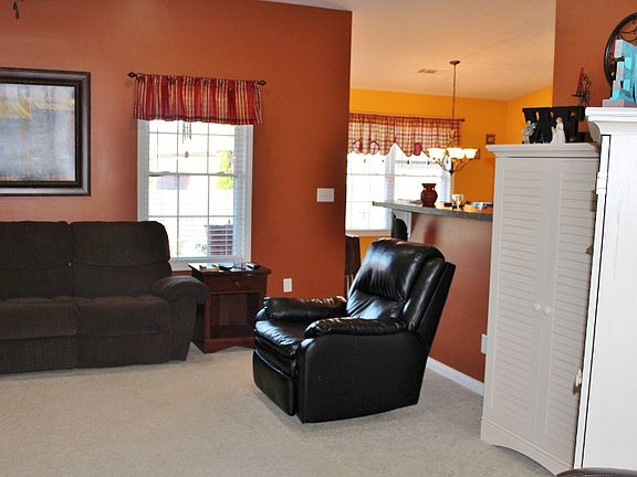 3rd image of 2869 Brooks Pkwy