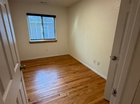 1225 Pennsylvania St, Lawrence, KS 66044