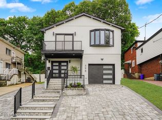 398 Little Clove Rd, Staten Island, NY 10301