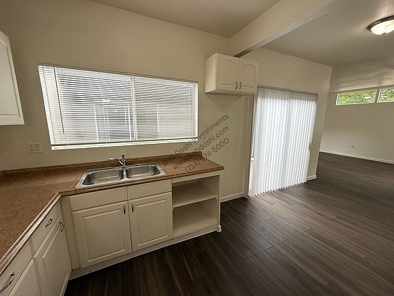 4th image of 2555 Windsor Dr #2555