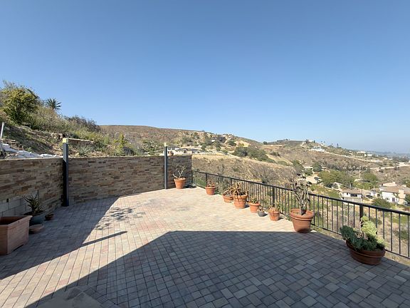 5th image of 991 W Highland Dr