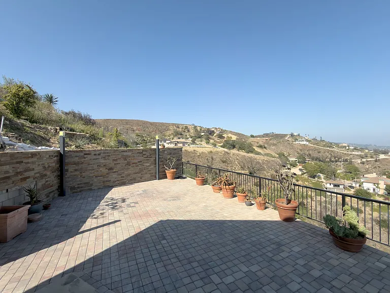 991 W Highland Dr — Photo 4