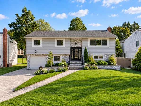 1059 Denton Avenue, Manhasset Hills, NY 11040