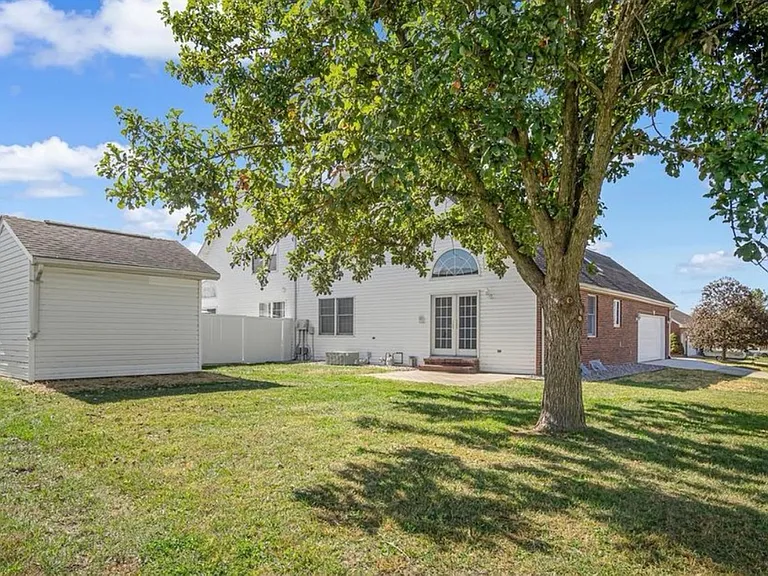 1334 Rachael Ln — Photo 4