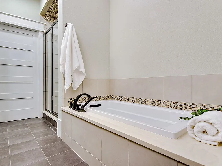 712 Centre Ave #203 — Photo 29
