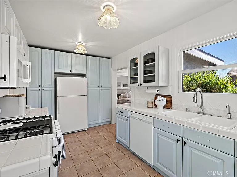 2662 Riverside Dr — Photo 7