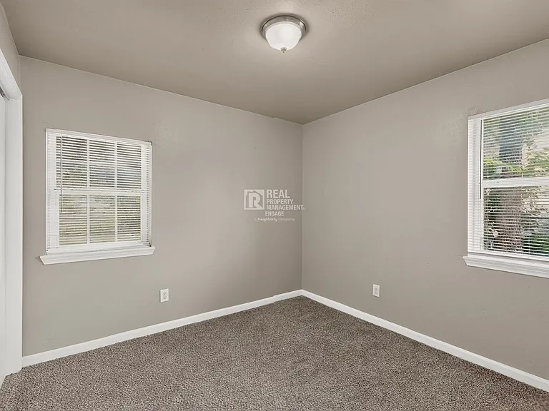 303 Westwood Dr — Photo 14