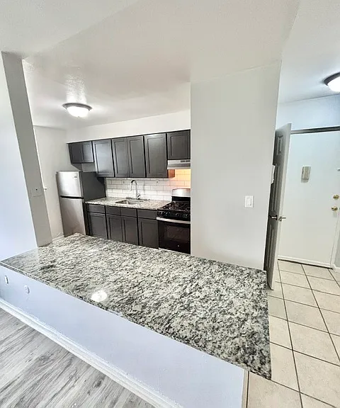 382 Park Ave #A5 — Photo 1