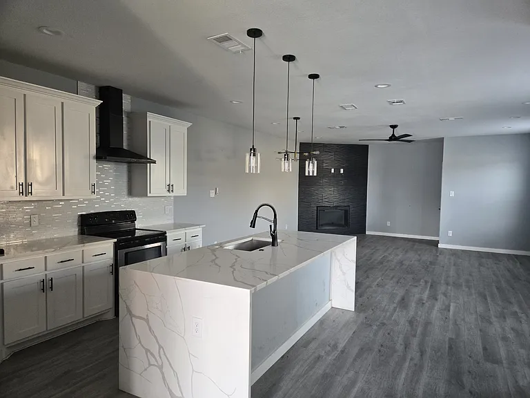 1711 Herald St — Photo 2