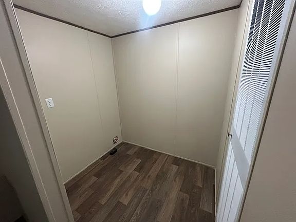 3rd image of 122 Northfork Dr #122N