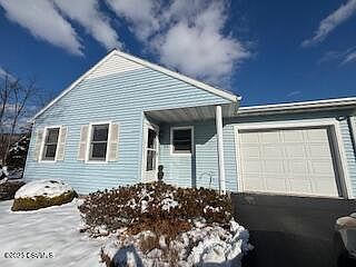 2nd image of 104 Pocahontas Ln
