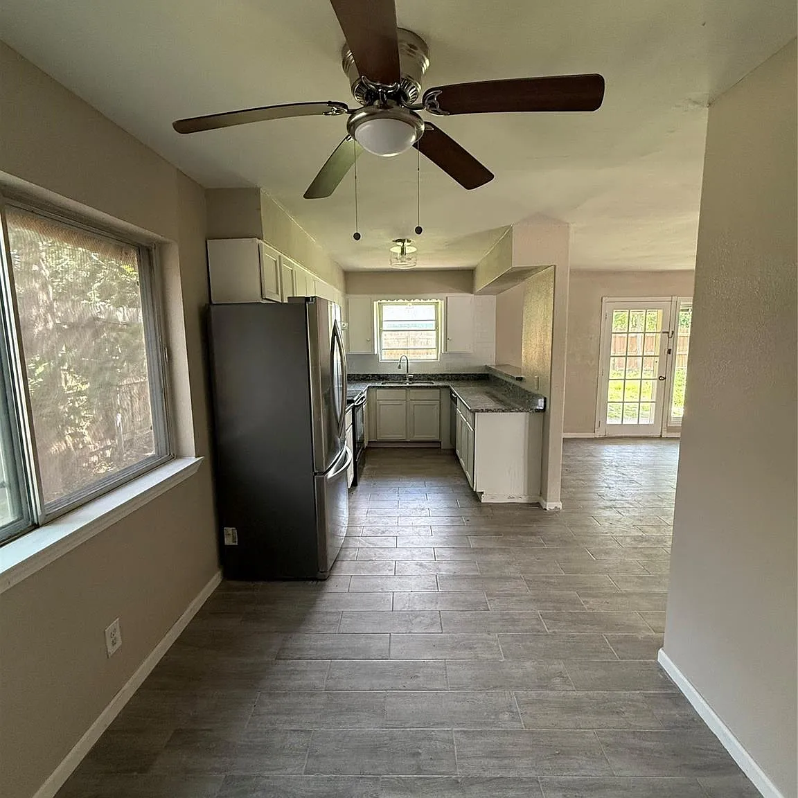 3 bed, 2.0 bath, 1465 sqft, $2,200 — Photo 4