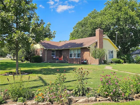 641 W 1st Ave, Garnett, KS 66032