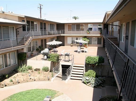 Pet friendly complex with great pation