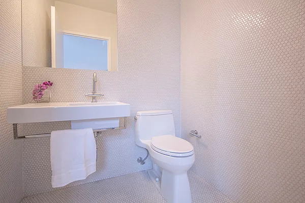 Sold by Hudson Real Estate International LLC | media 7