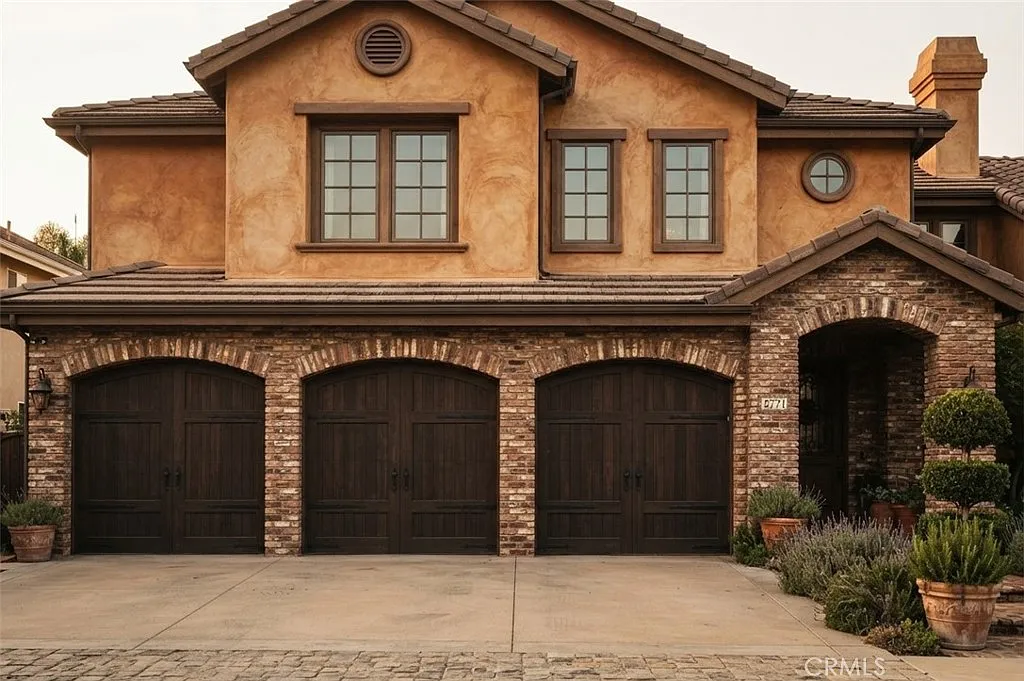 4 bed, 4.5 bath, 3520 sqft, $8,200 — Photo 2